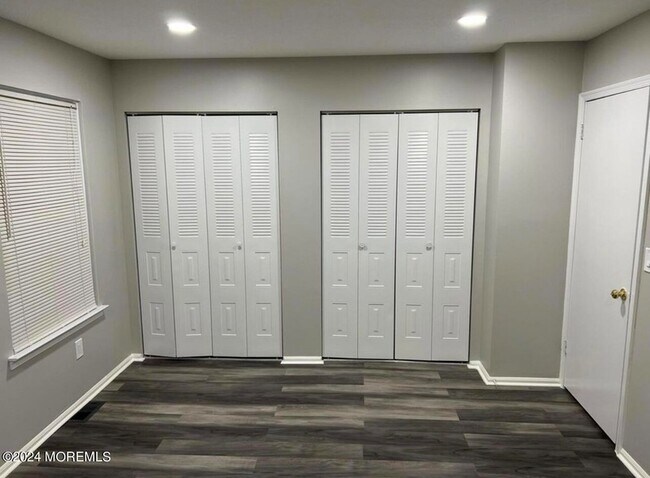 Building Photo - 254 Bromley Pl