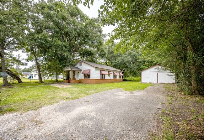 Building Photo - Freshly Renovated Rental Property!