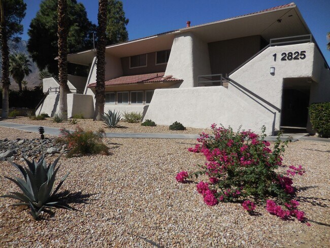 Building Photo - 2825 N Los Felices Rd