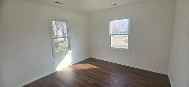 Building Photo - 2 Bed / 1 Bath + Bonus Room – SE Springfield/Galloway