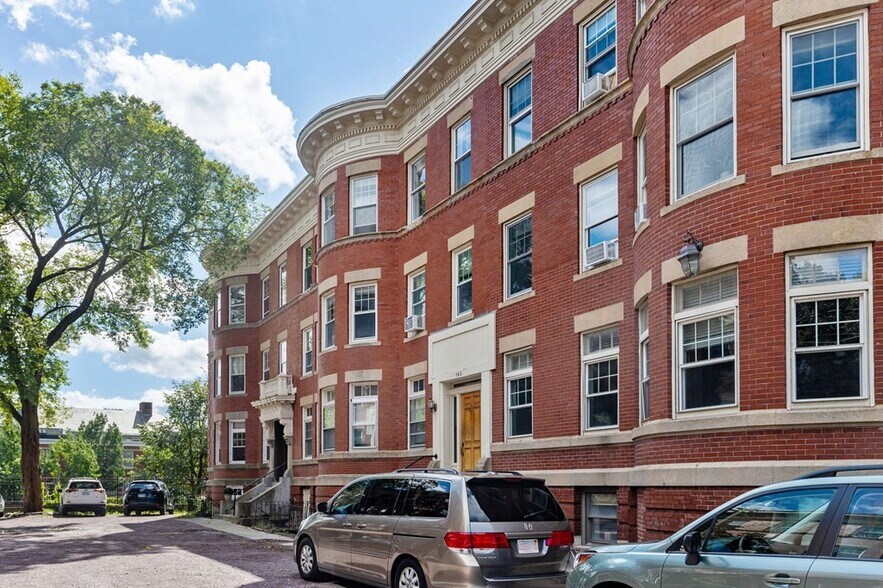 Building Photo - 143 Longwood Ave