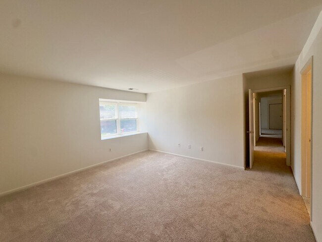 Building Photo - 20 Juliet Ln