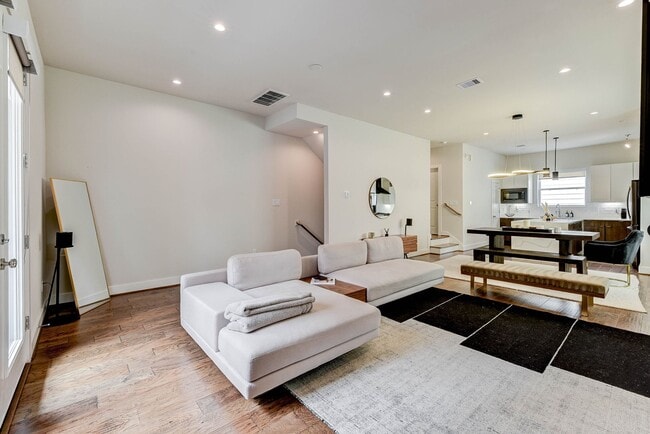 Building Photo - 5857 Dolores St