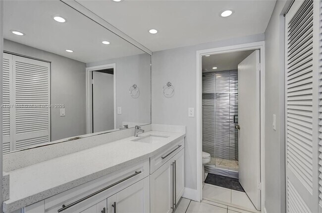 Building Photo - 3725 S Ocean Dr