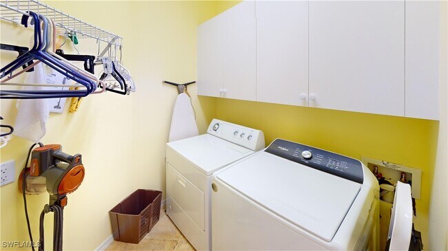 Building Photo - 9364 Trieste Dr