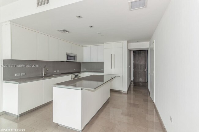 Building Photo - 88 SW 7th St