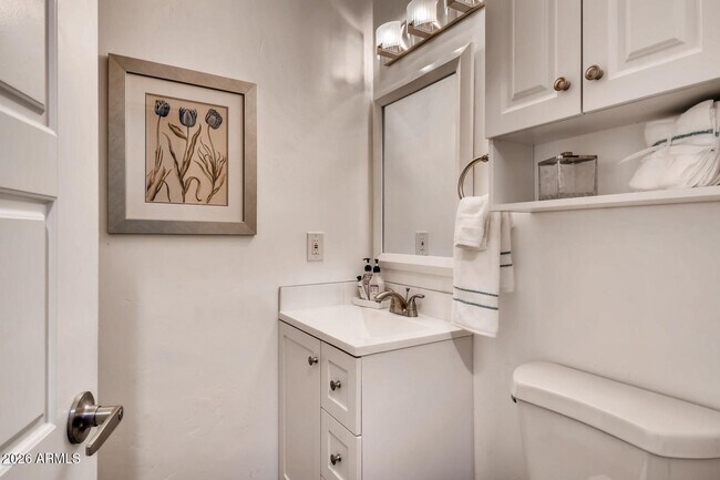 Building Photo - 1806 E Don Carlos