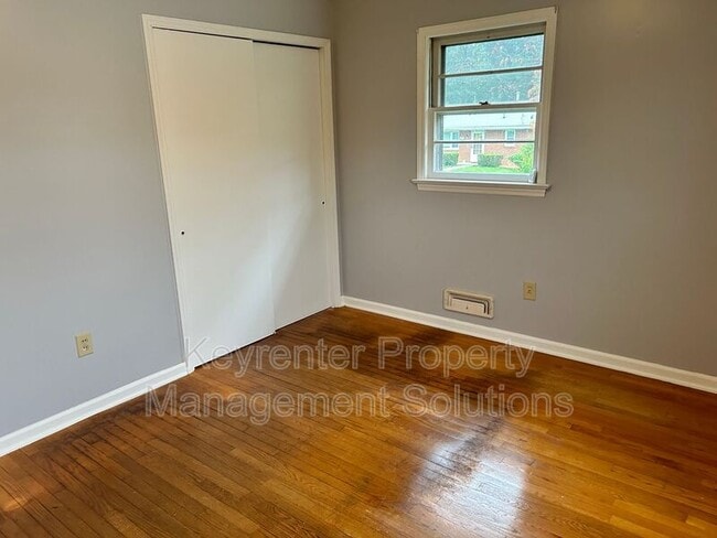 Building Photo - 2212 Third St.