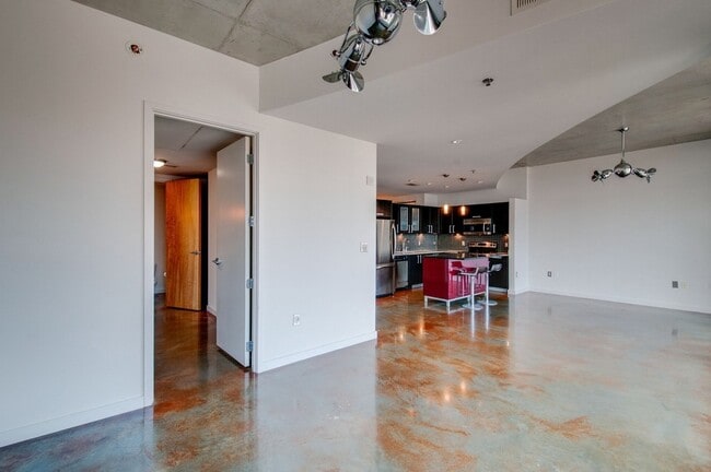 Building Photo - 600 12th Ave S