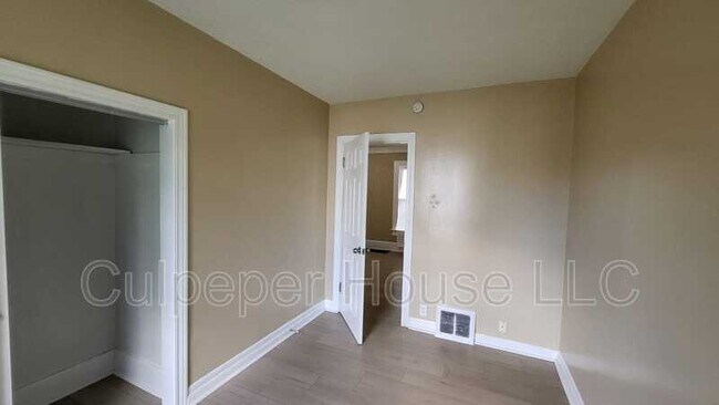Building Photo - 2320 Mellwood Ave