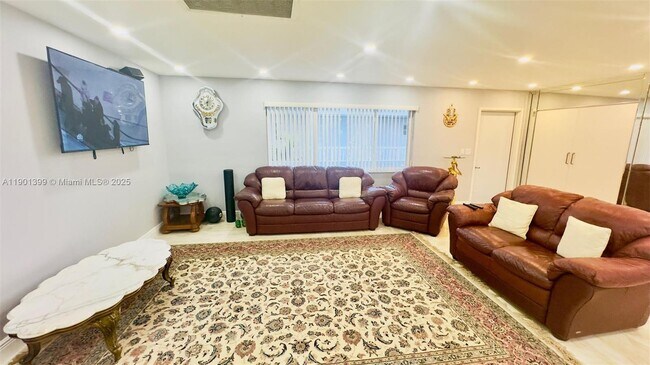 Building Photo - 329 SE 3rd St