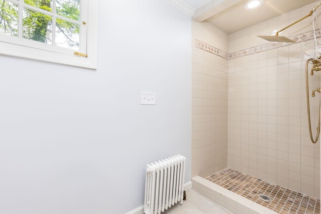 Building Photo - 79 Deforest St