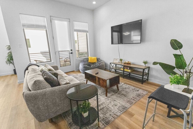 Primary Photo - 6740 Peerless St