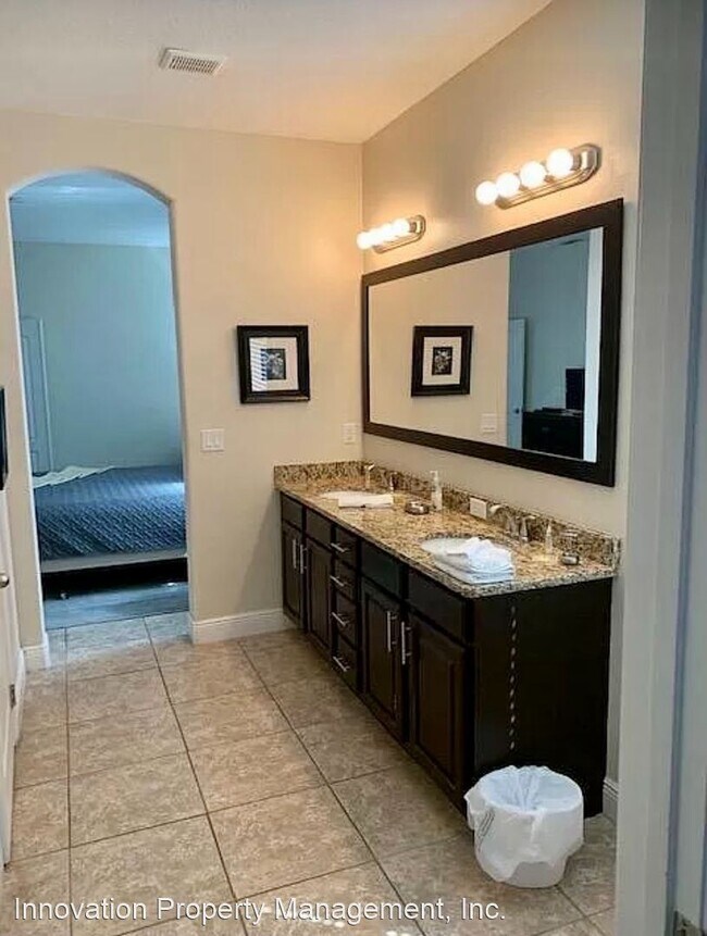 Building Photo - 4 br, 3.5 bath House - 8103 Roseville Blvd