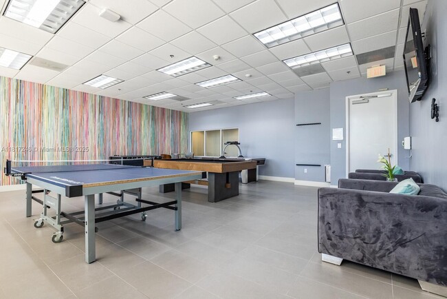 Building Photo - 1200 Brickell Bay Dr