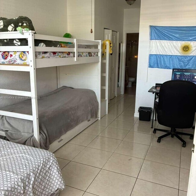 Building Photo - 9133 Pershore Pl