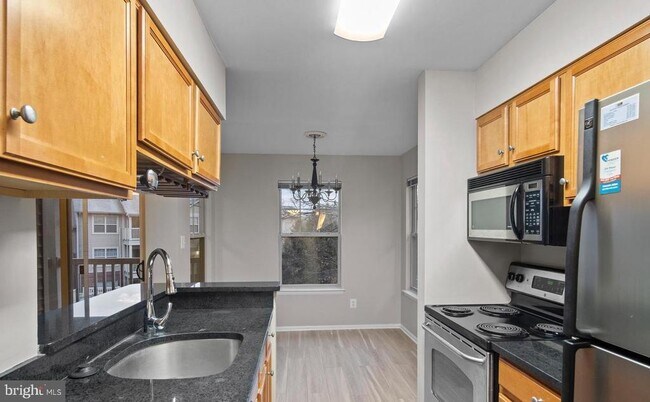 Building Photo - 1700 Ascot Way