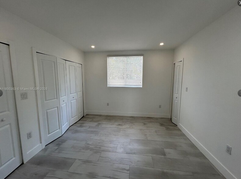Building Photo - 3823 Thomas Ave