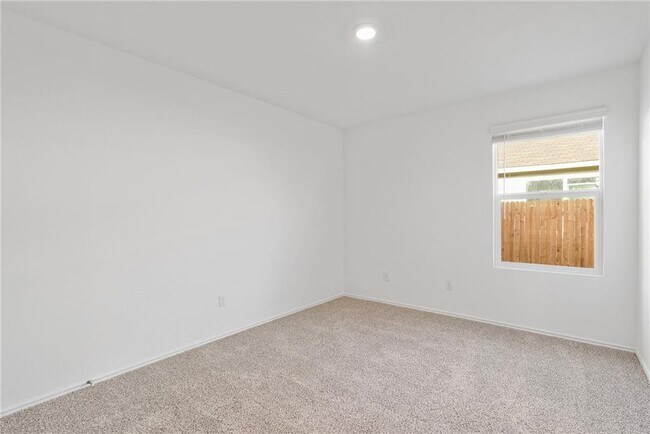 Building Photo - 245 Salt Springs Rd
