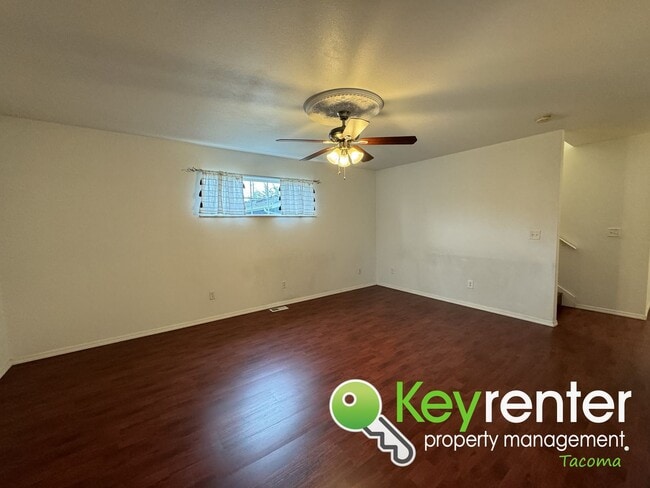Building Photo - Incredible 3Bed/2.5Bath Pacific Home!