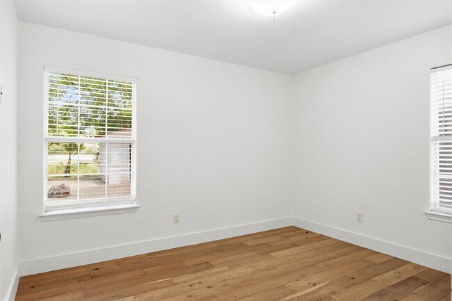 Building Photo - 6802 Villita Avenida