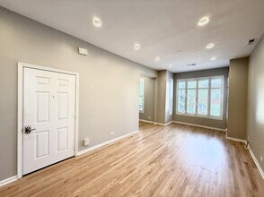 Building Photo - 1 bedroom in Chicago IL 60642