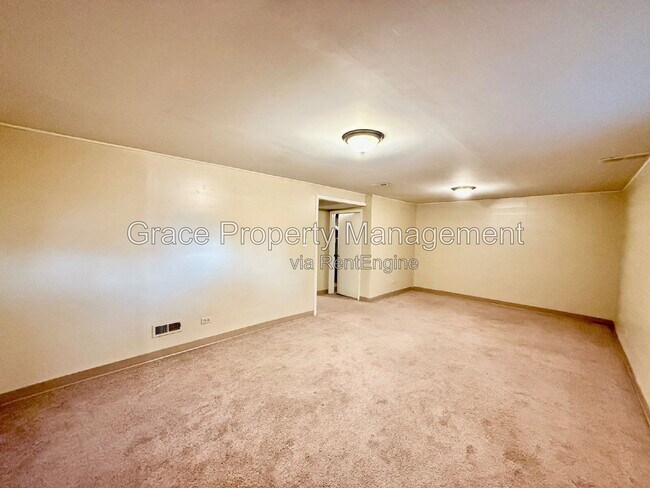 Building Photo - 1070 Iris St