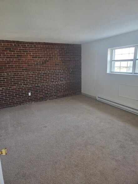 Building Photo - 55 Greentree Ln