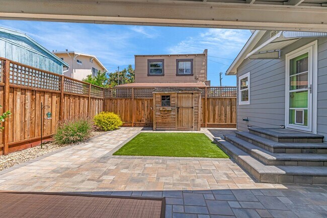 Building Photo - Charming Updated Oakland Home for Lease
