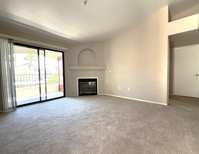 Building Photo - GATED SEVEN HILLS 1 BED/1 BATH CONDO