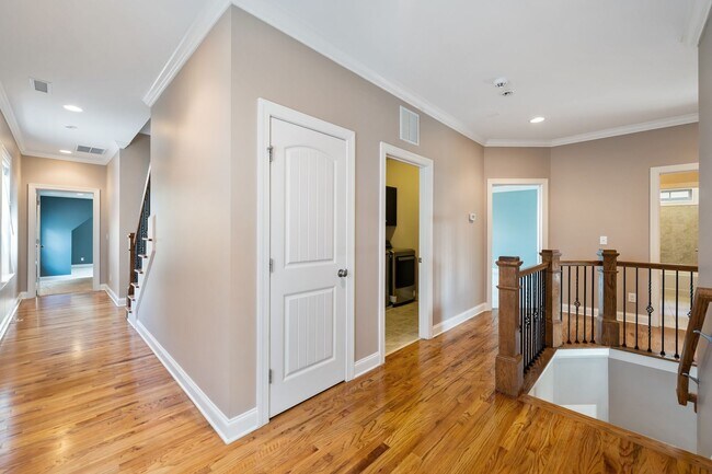 Building Photo - Available Early April! Gorgeous Updated 5-Bedroom, 5-Ba in the Desirable Amberly Community!