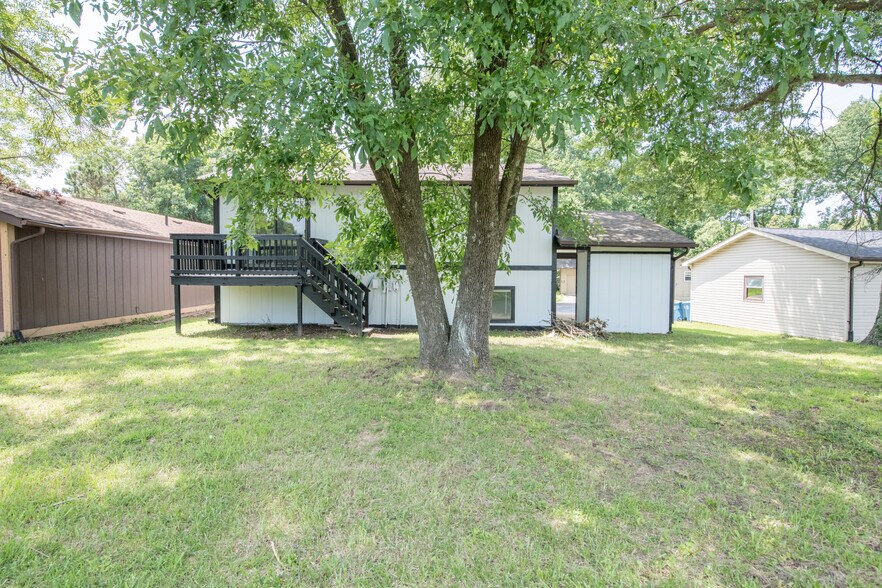 Building Photo - 11 Carriage Lane