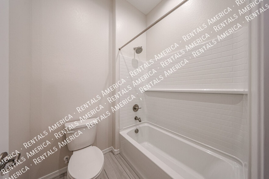 Building Photo - 4815 W Capistrano Ave