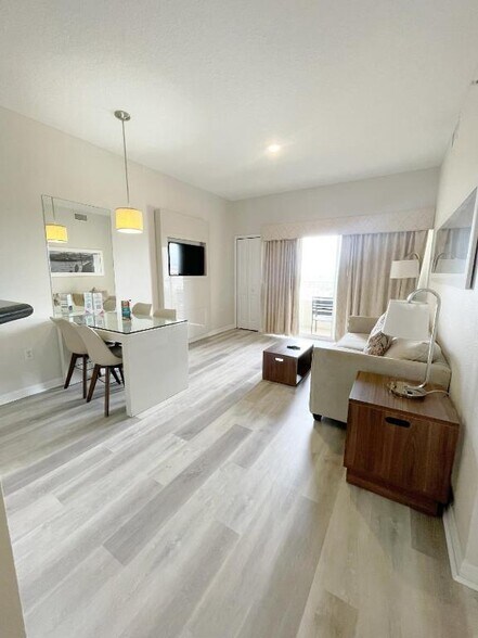 Building Photo - 7389 Universal Blvd