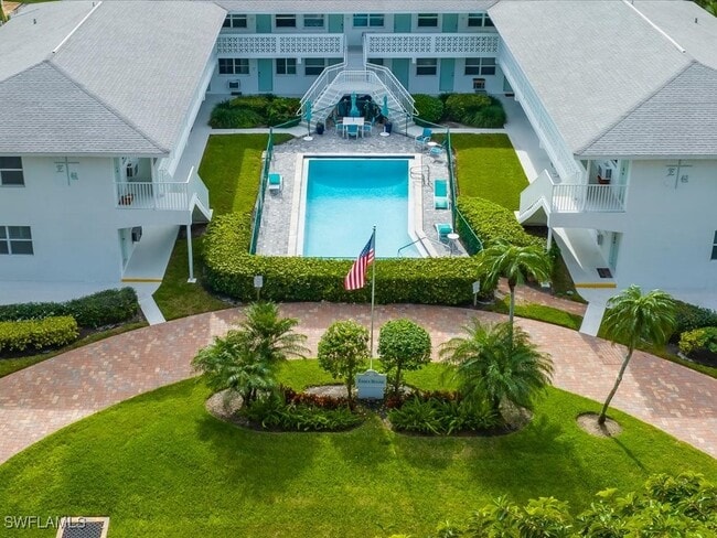 Building Photo - 530 4th Ave S