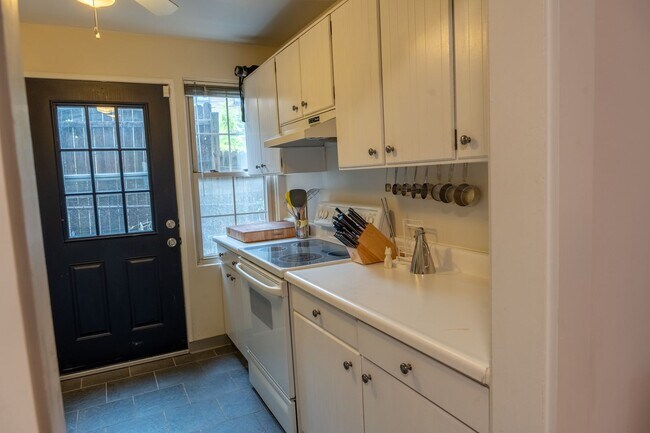 Building Photo - SHADYSIDE RENTAL