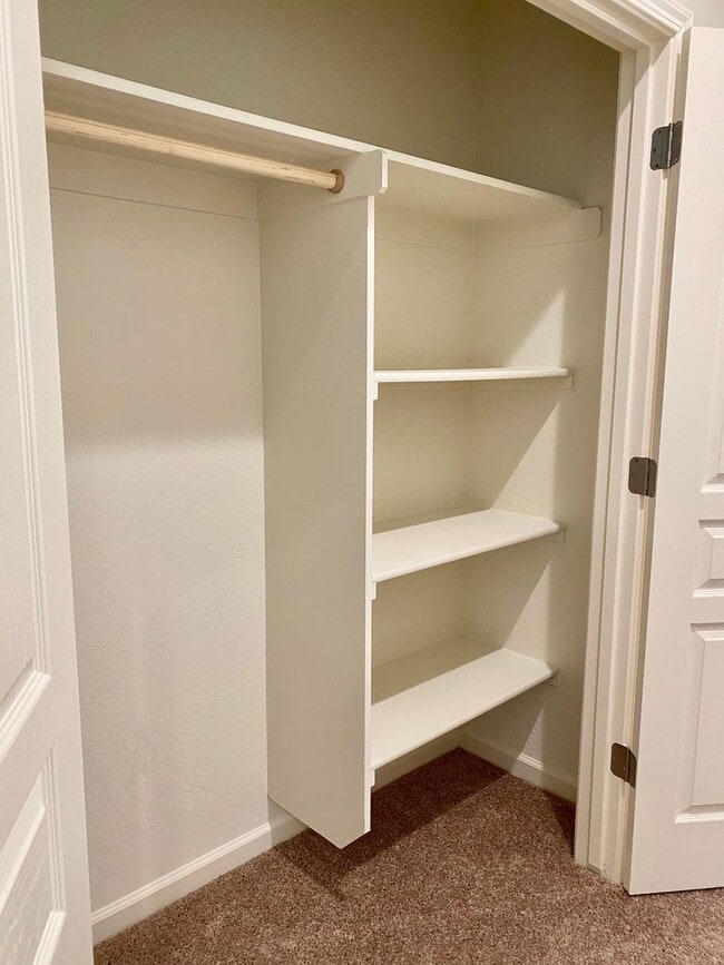 Building Photo - $2,295 Bullard & Leonard, Charming 3 Bedroom - La Canada Ave, Clovis