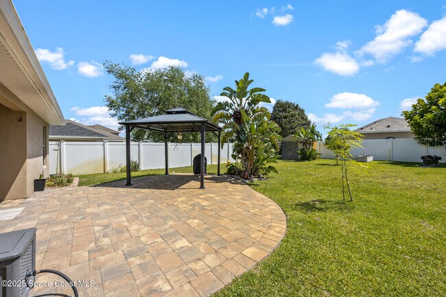 Building Photo - 1236 Alaqua Way