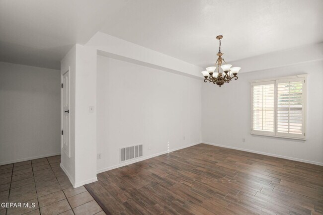 Building Photo - 695 Paseo del Mar Dr