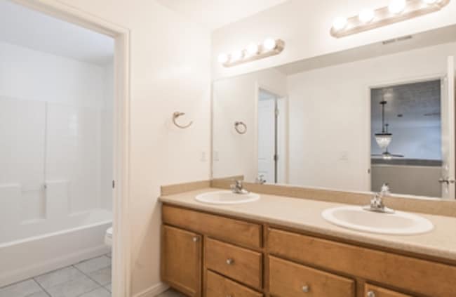 Building Photo - Beautiful 5 Bed | 2.5 Bath | 3 Car Single Family Home