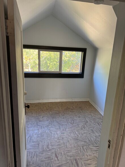 Building Photo - 730 Como Ave