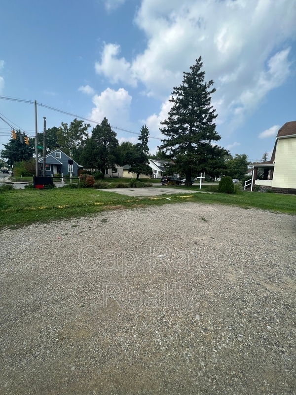 Building Photo - 1043 E 17th Ave