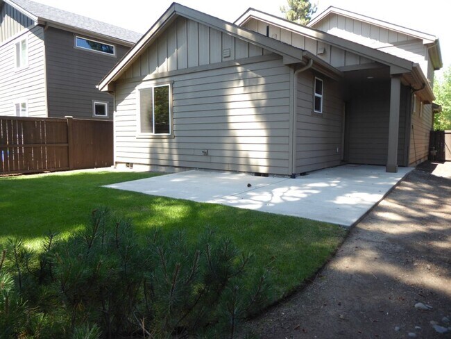 Building Photo - 61150 Snowbrush Dr