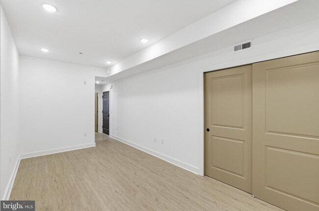 Building Photo - 863 N 43rd St