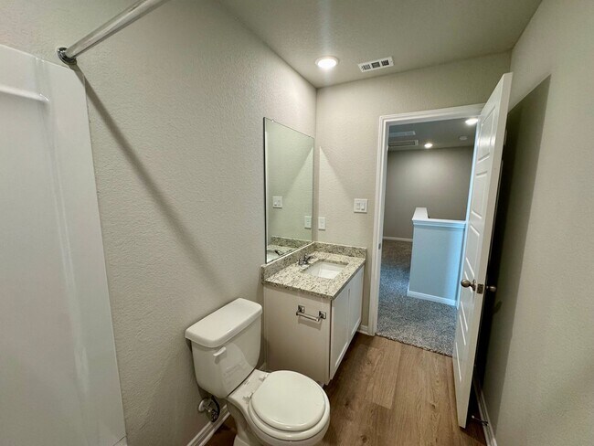 Building Photo - Stunning 4x2.5 Luxury Duplex in Buda, TX!