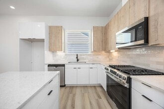 Building Photo - 6737 Peerless St