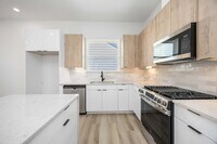 Building Photo - 6737 Peerless St