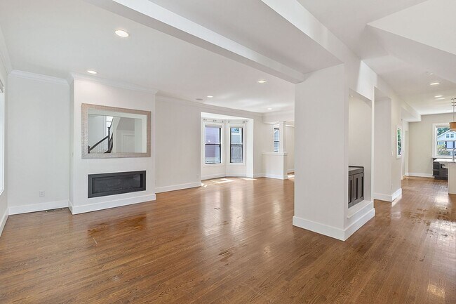 Building Photo - 3739 Hyde Park Ave