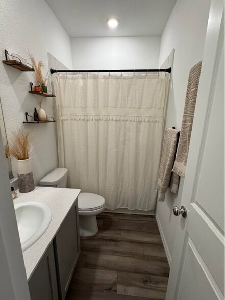 Building Photo - 1219 Smoketree Ln