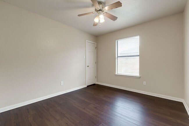 Building Photo - 3606 Dustin Ct